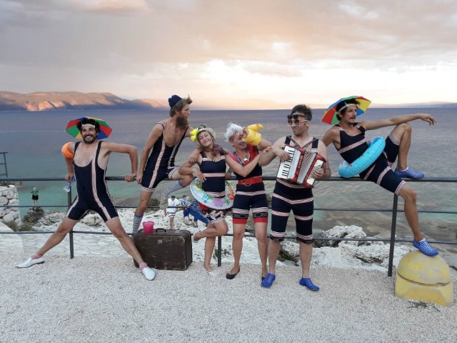 Akrobati i žongleri do suza nasmijali publiku u Rapcu