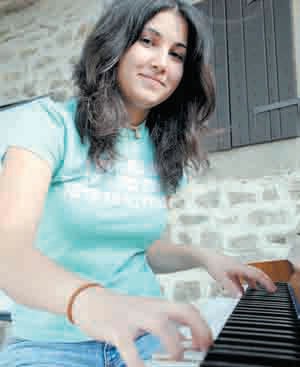 Završila ljetna jazz škola hrvatske glazbene mladeži u Grožnjanu: Dina Rizvić, 16-godišnja pijanistica iz Labina, odlično se snašla u jazz vodama