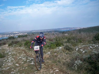 Na Kamenjaku održano 6. kolo Zimske MTB lige  - Labinjan Mario Radović pao